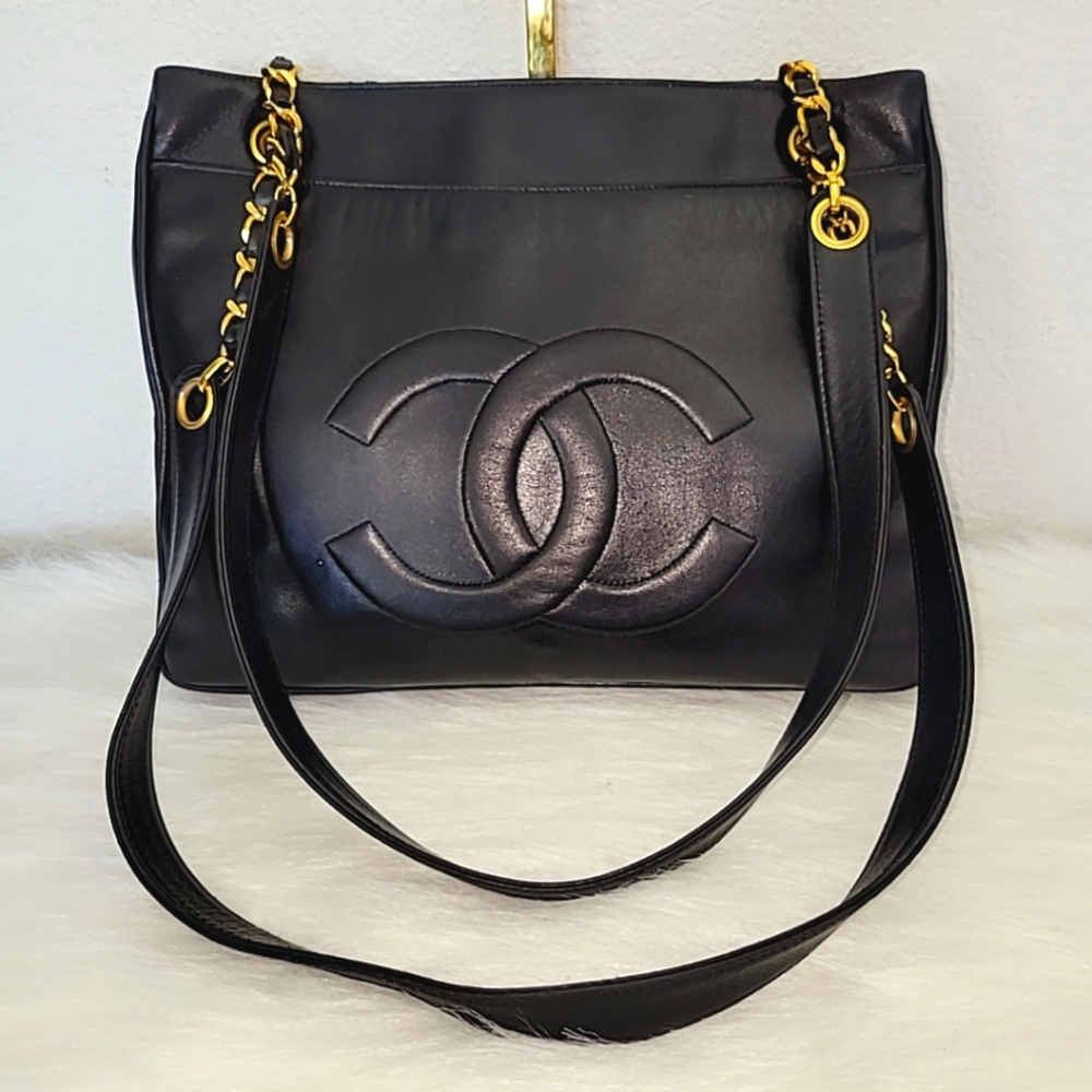 😍🔥 Beautiful 🔥 😍 Authentic Chanel  Lambskin Shoulder Bag